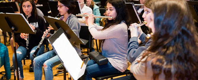 Middle school honor band students rehearse before a concert